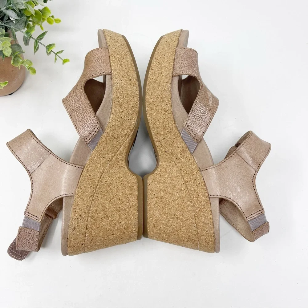 Earth Khaya Kella Leather Platform Sandals Sapphire Taupe